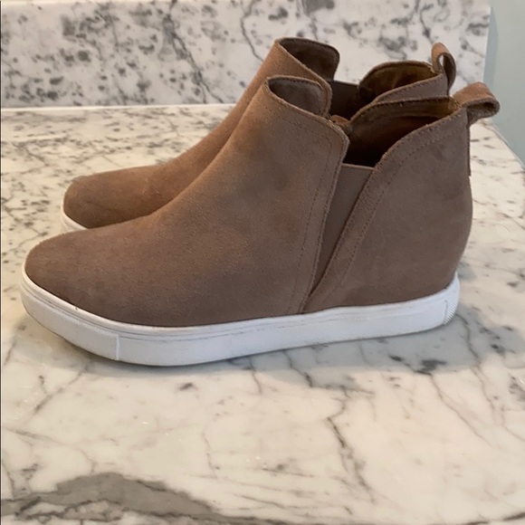 blondo hidden wedge sneaker